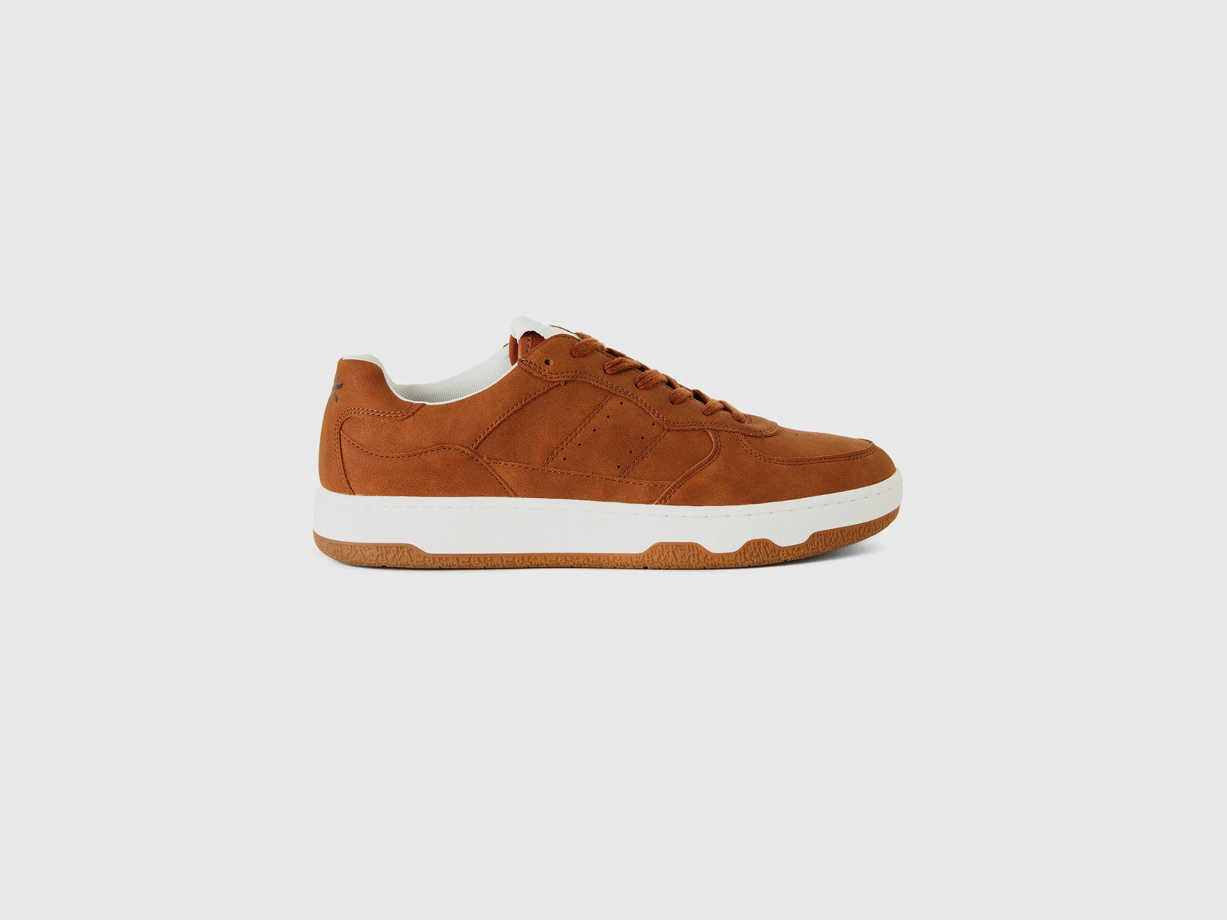 BROWN LOW-TOP SNEAKERS