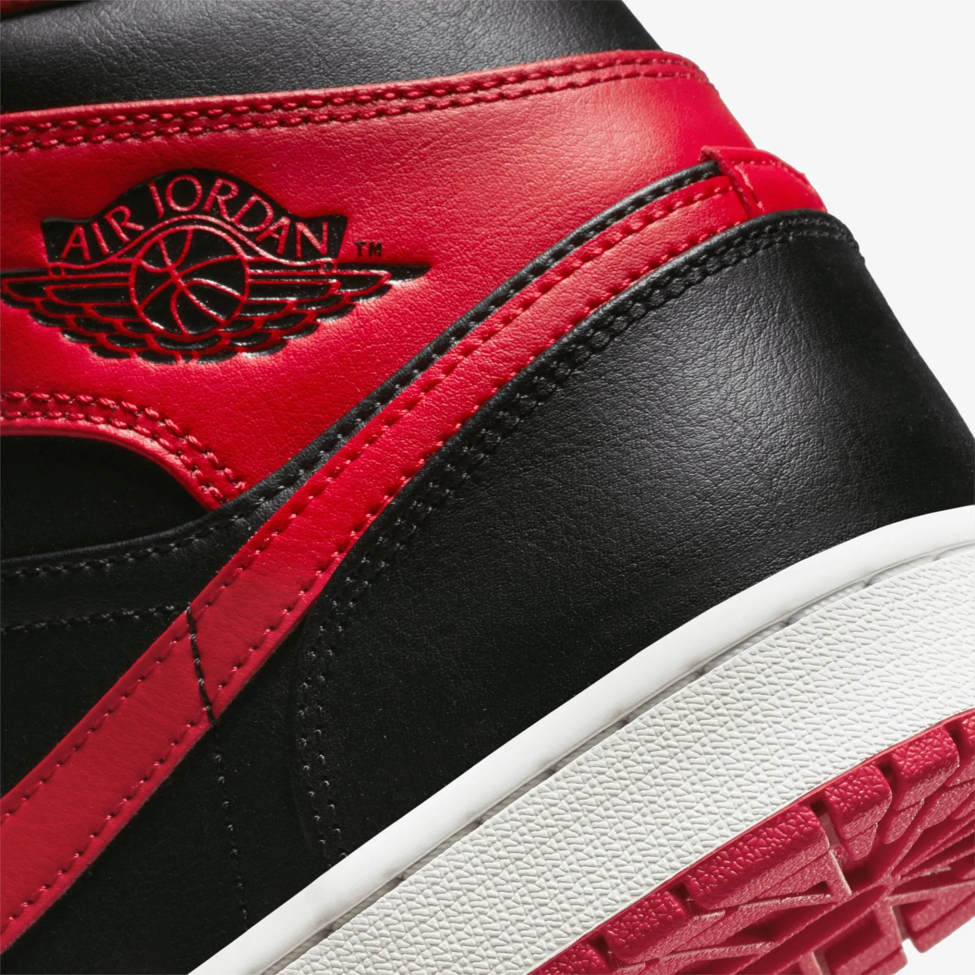 Jordan | AIR JORDAN 1 MID { BLACK/FIRE RED-WHITE